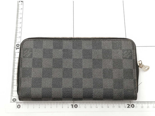 LOUIS VUITTON Zippy Wallet