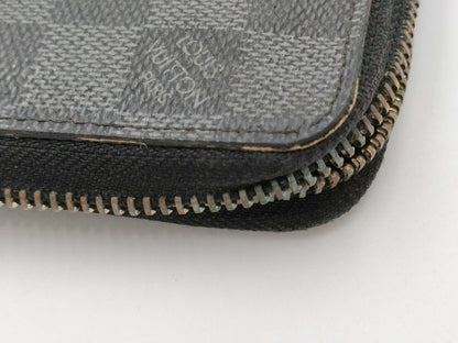 LOUIS VUITTON Zippy Wallet