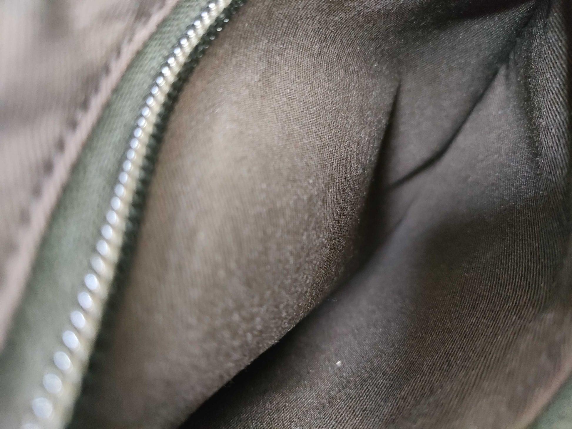 GUCCI GG Supreme Shoulder Bag