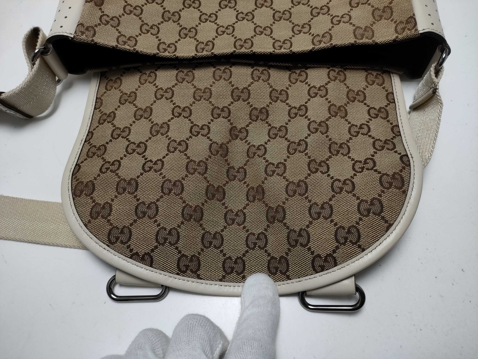 GUCCI GG canvas shoulder bag