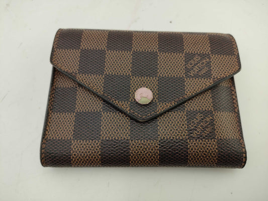 LOUIS VUITTON Damier Victorine Wallet