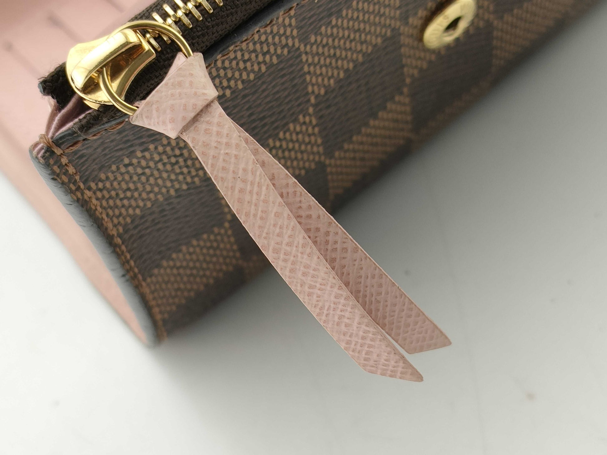 LOUIS VUITTON Damier Victorine Wallet