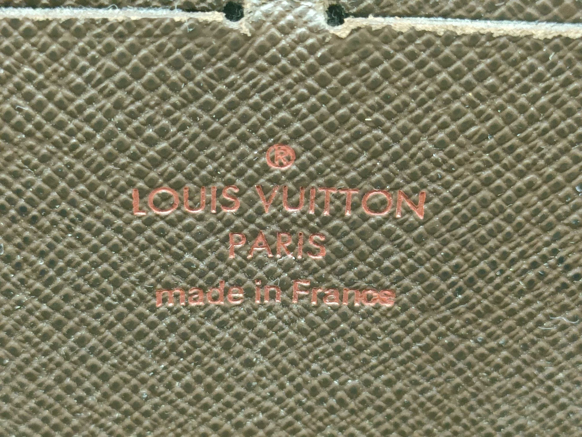 LOUIS VUITTON Damier Zippy Wallet