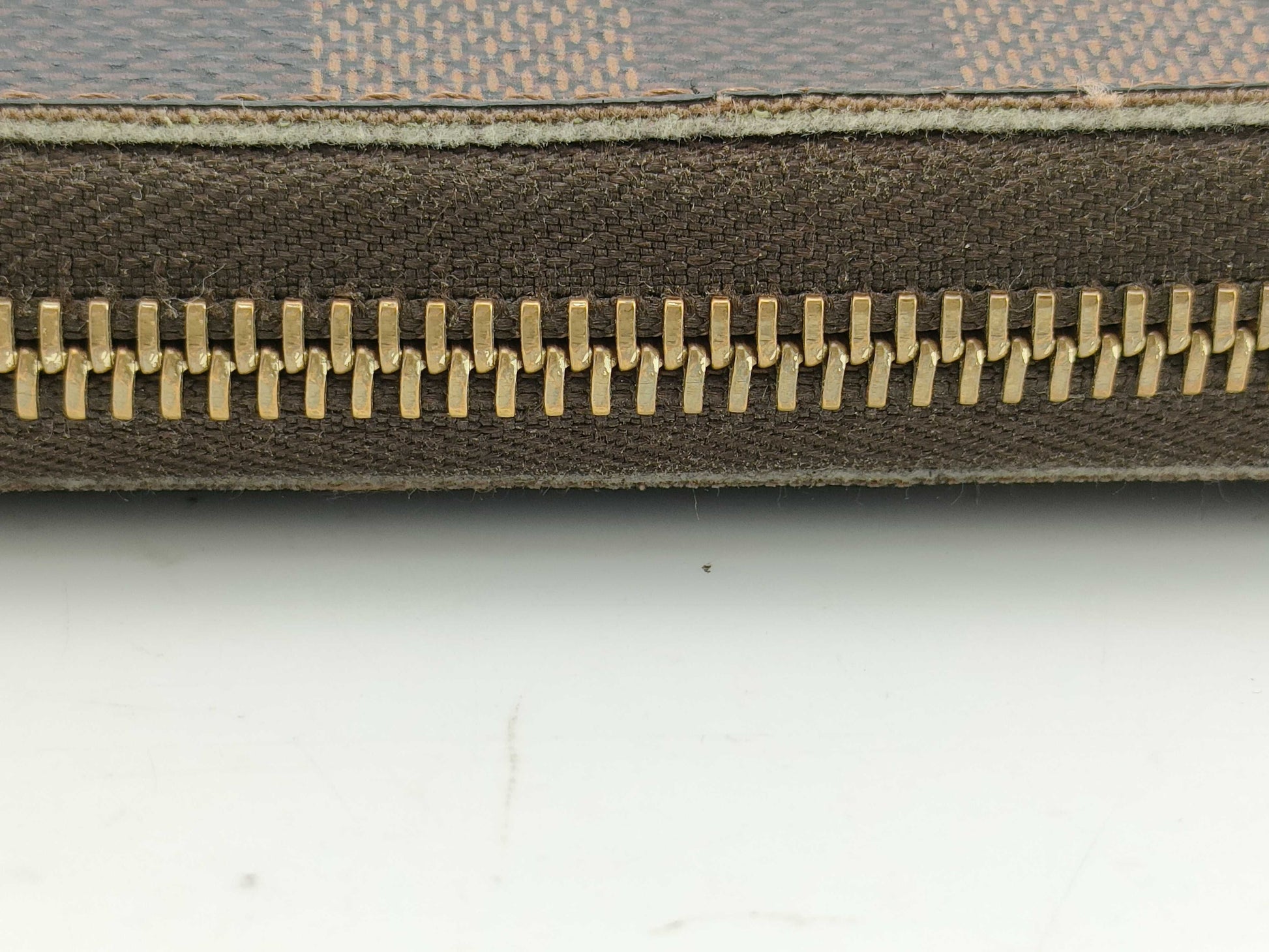 LOUIS VUITTON Damier Zippy Wallet