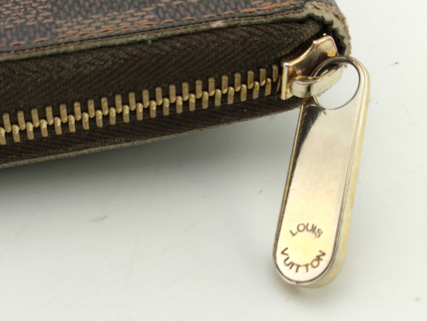 LOUIS VUITTON Damier Zippy Wallet