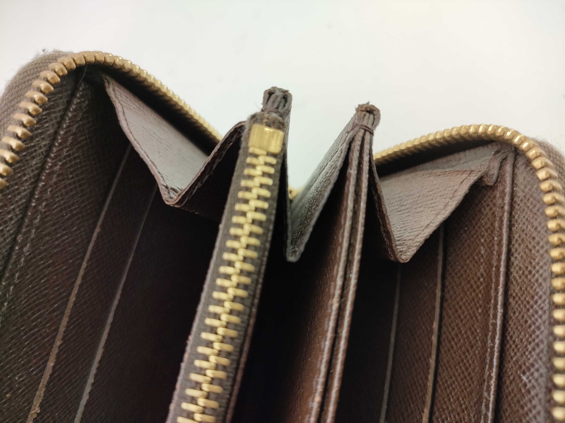LOUIS VUITTON Damier Zippy Wallet