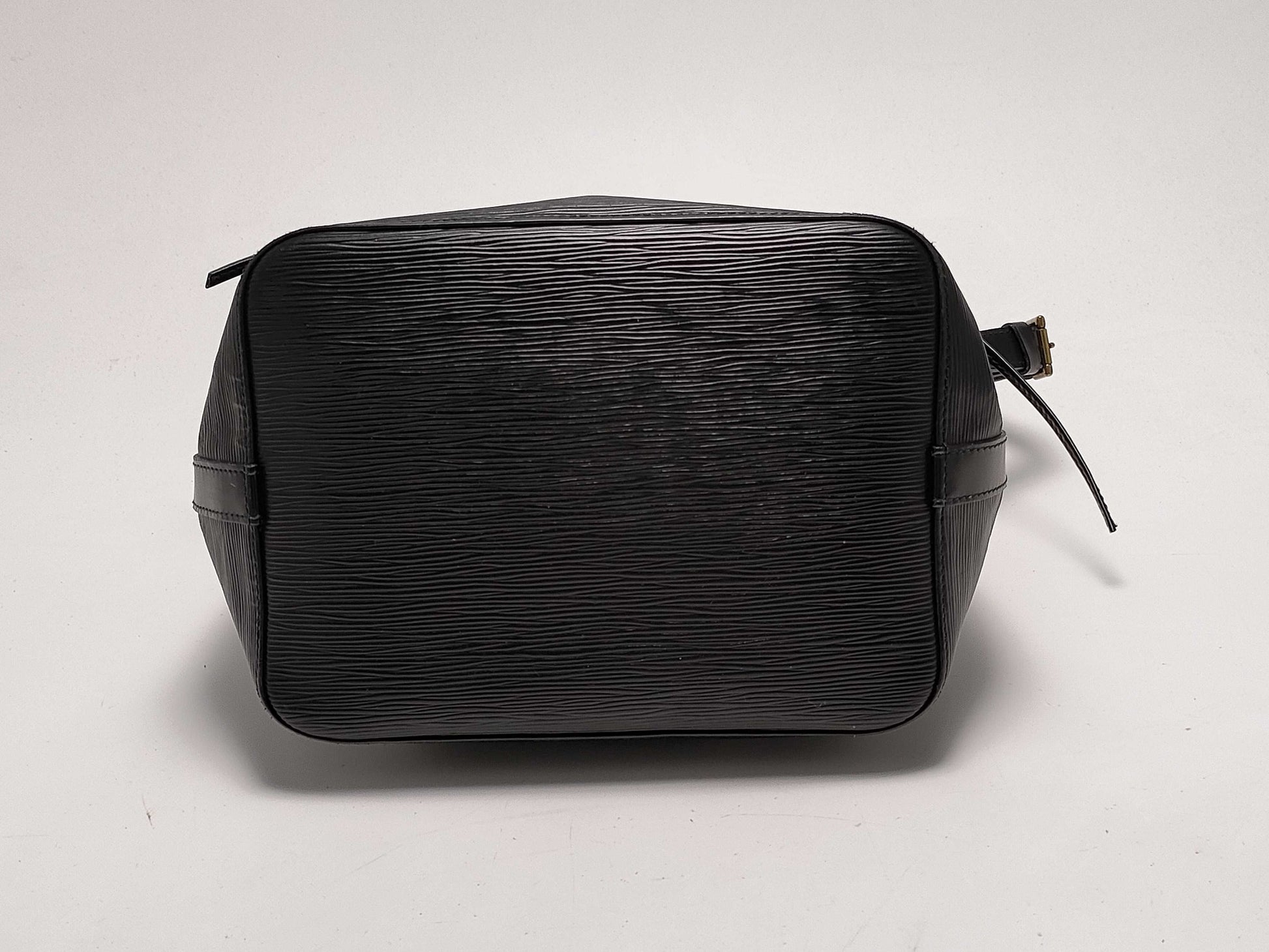 LOUIS VUITTON Epi Noe/Noir Shoulder Bag