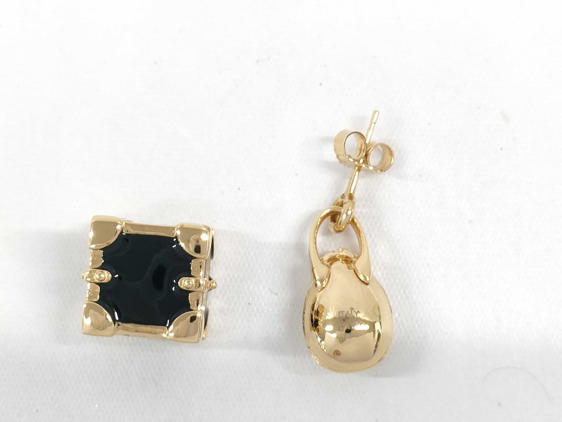 LOUIS VUITTON Boucle de Reuille Earrings