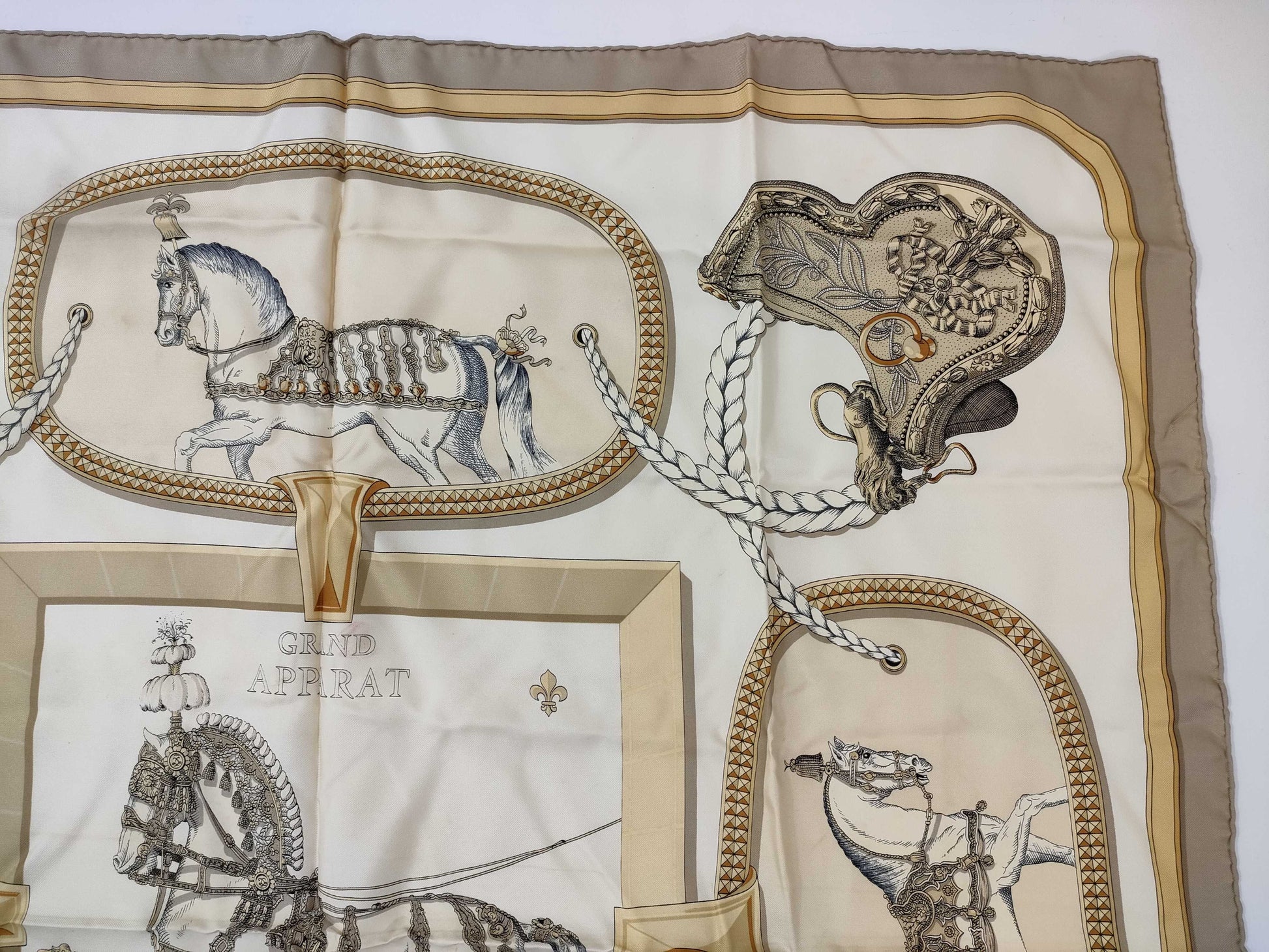 HERMES Carre Grand Apara Scarf