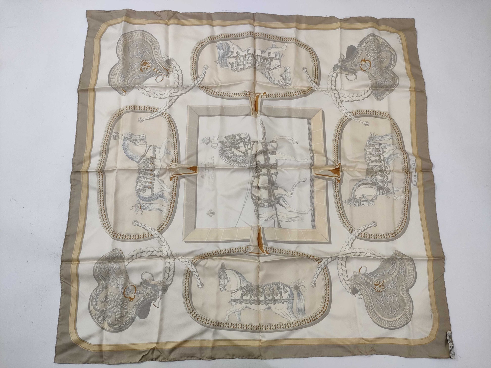 HERMES Carre Grand Apara Scarf