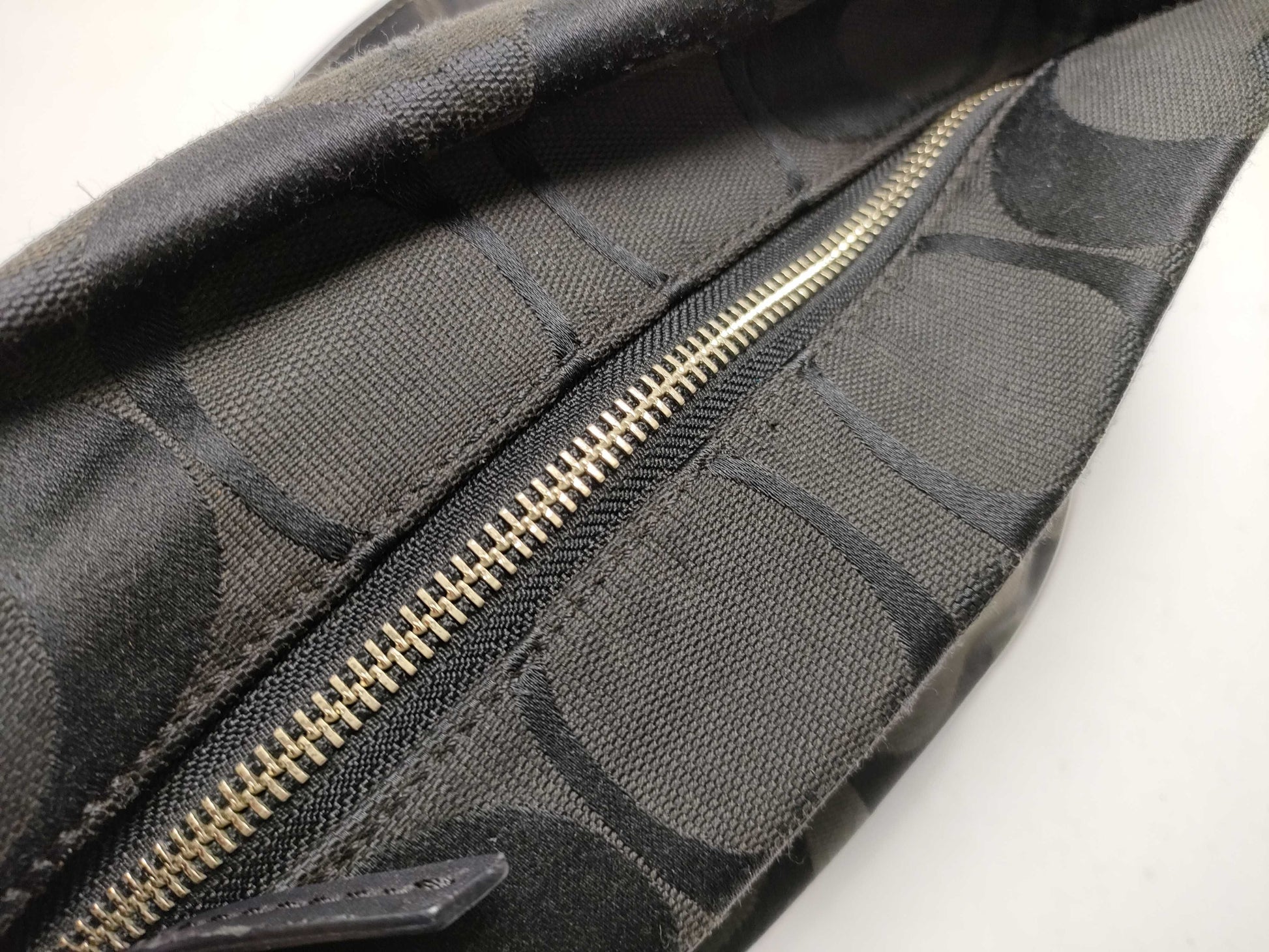 COACH Signature 2-way Shoulder Bag 