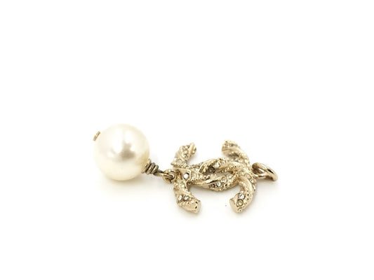 CHANEL B14 V Pearl Necklace 