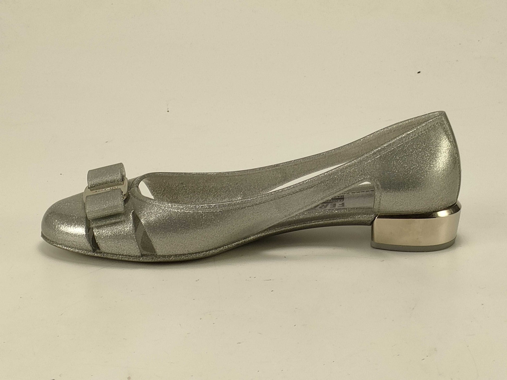 Salvatore Ferragamo Vara Ribbon Silver Pumps