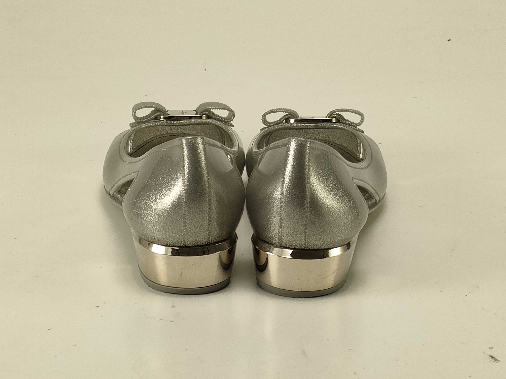 Salvatore Ferragamo Vara Ribbon Silver Pumps