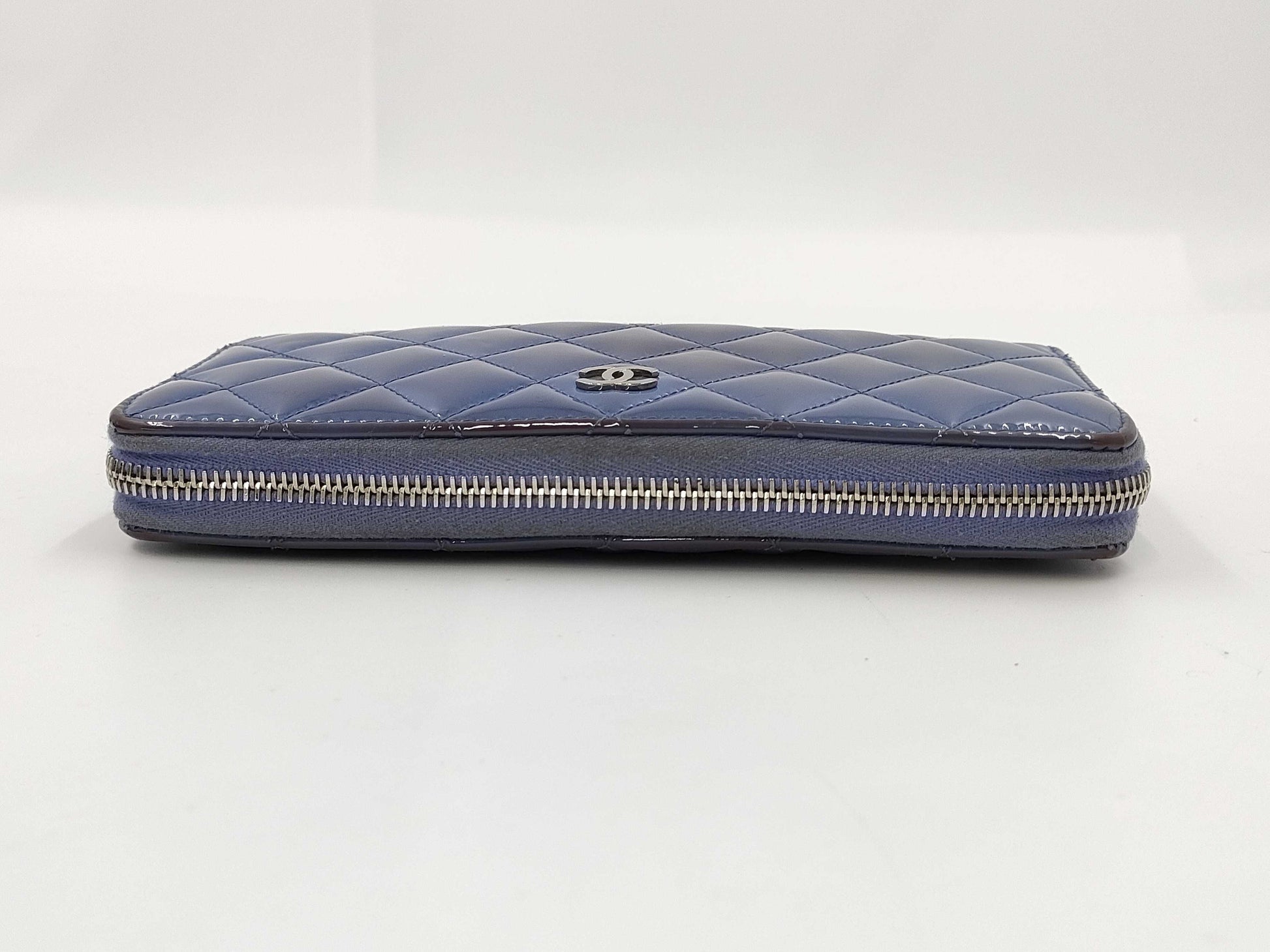 CHANEL Round Wallet 22 Series Wallet