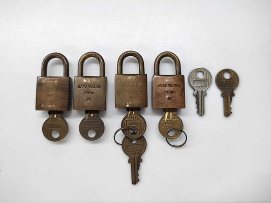 LOUIS VUITTON Padlock/Key Set *4 Pieces/Key Only *2 Pieces Total 6 Pieces Set 200 Series Other Accessories