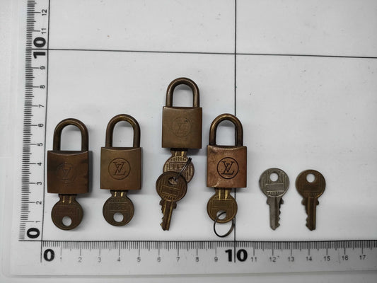 LOUIS VUITTON Padlock/Key Set *4 Pieces/Key Only *2 Pieces Total 6 Pieces Set 200 Series Other Accessories