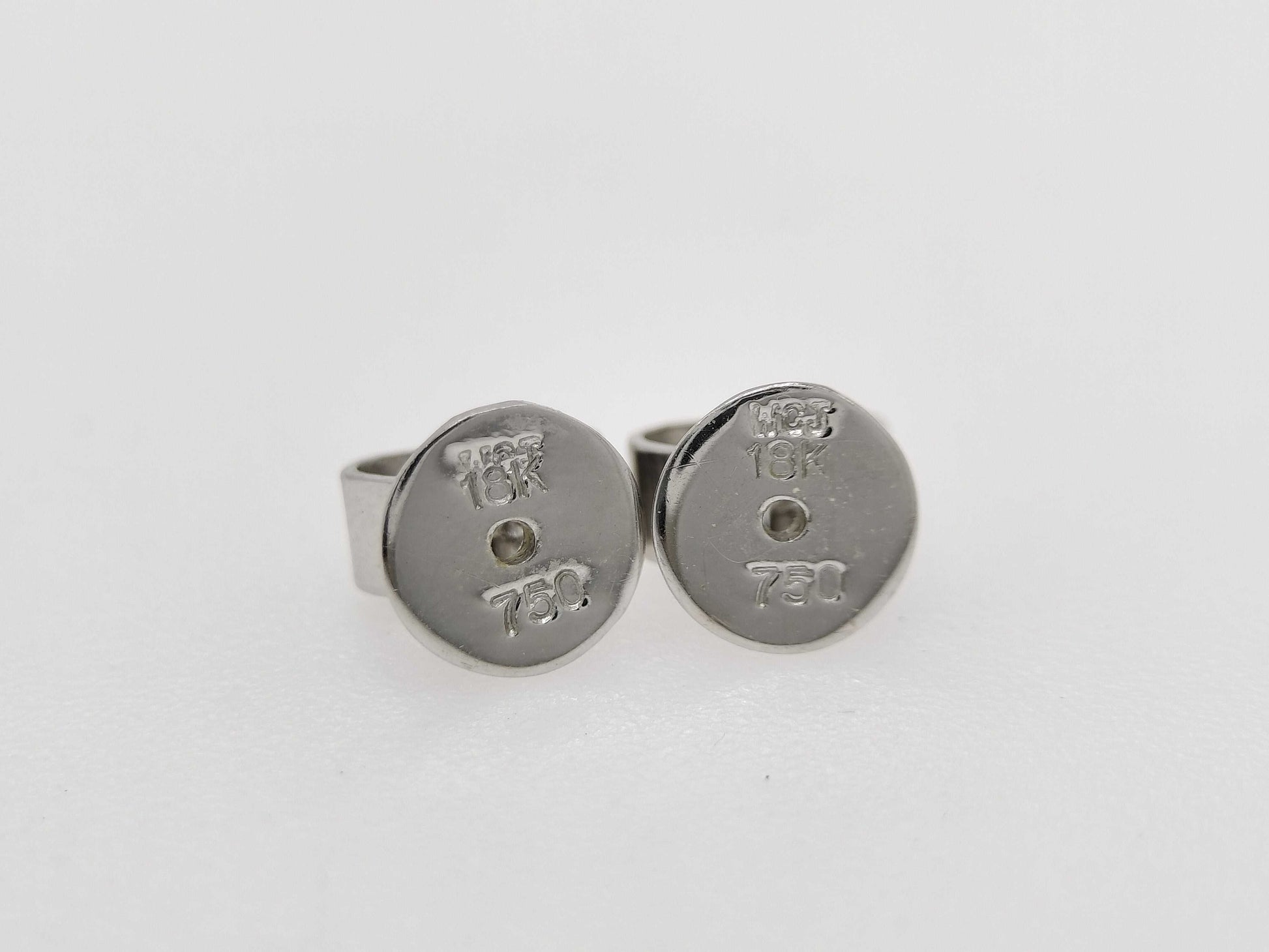 D0.11ct K17/750 2.1g Earrings 