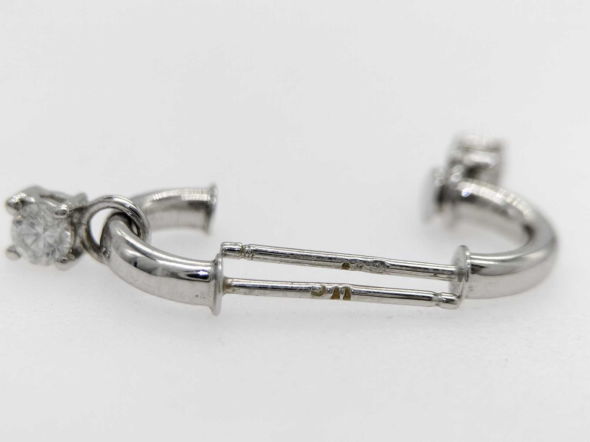 D0.11ct K17/750 2.1g Earrings 