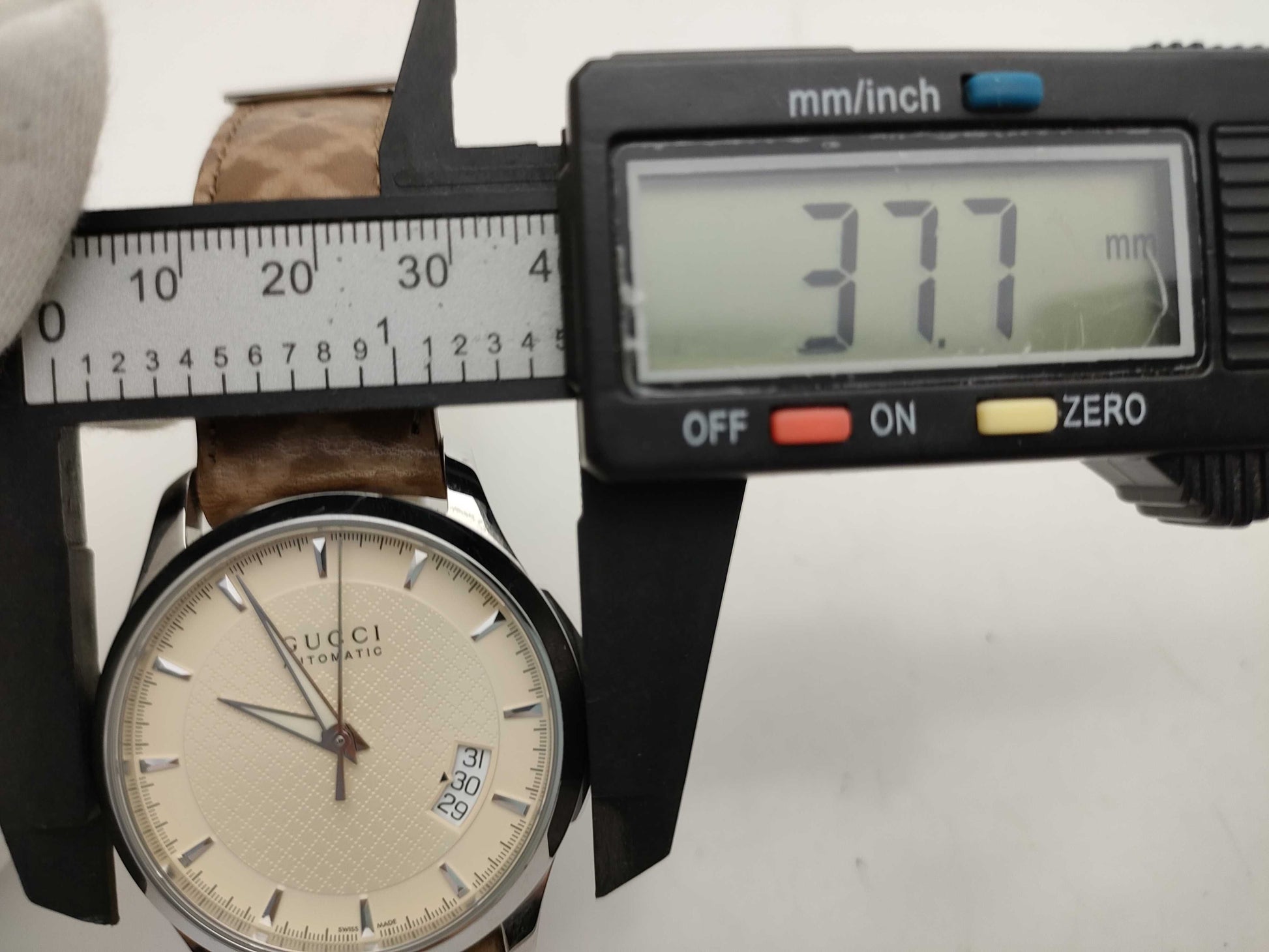 GUCCI Men's Automatic 126.4 Men's Watch