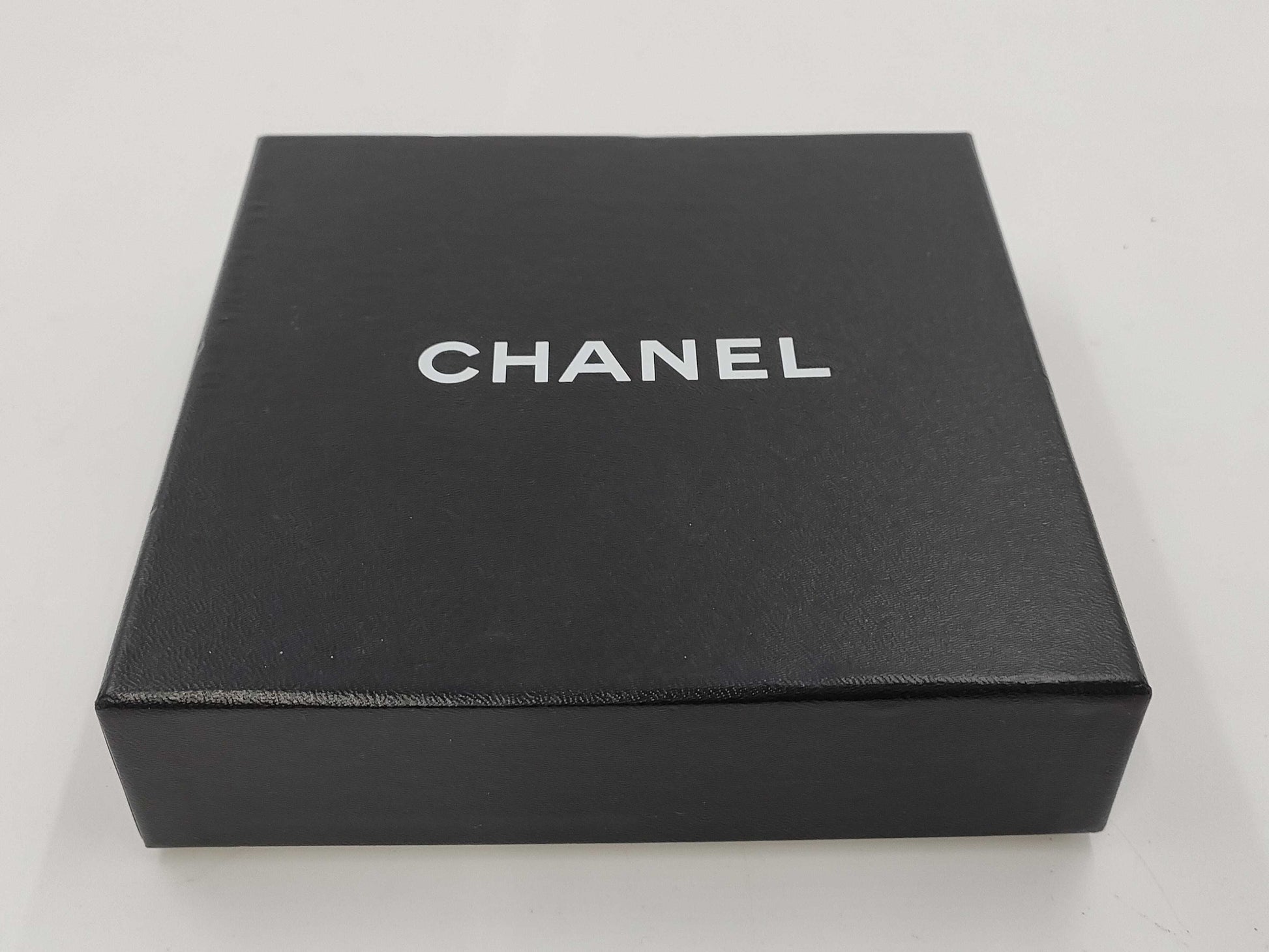 CHANEL Coco Lambskin Tri-fold Wallet 