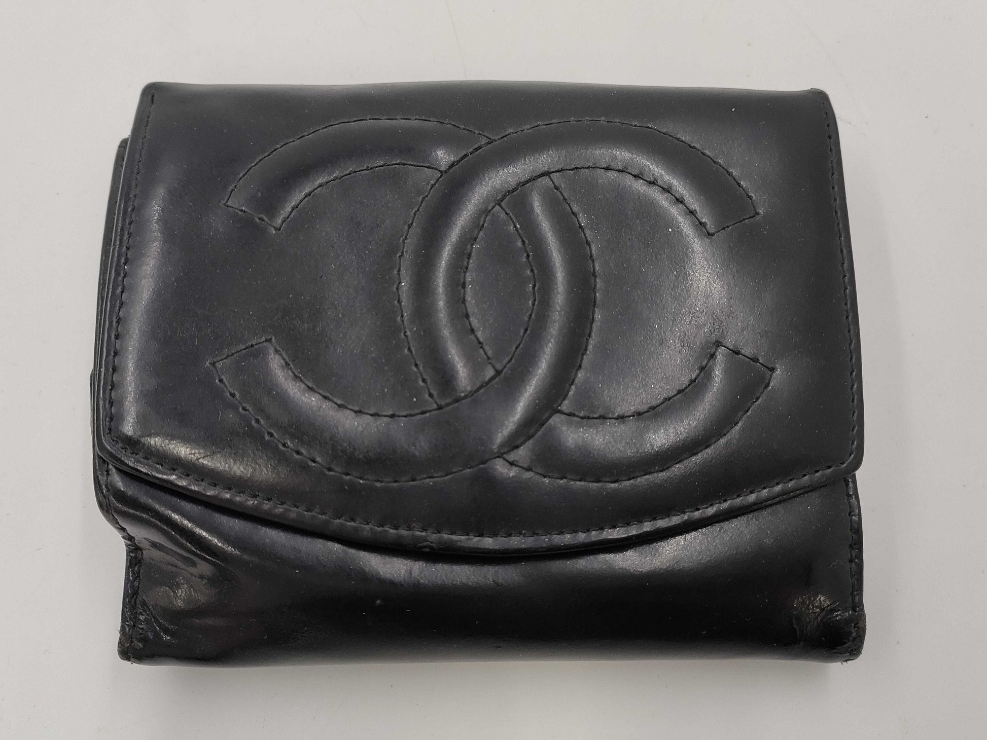 CHANEL Coco Lambskin Tri-fold Wallet 