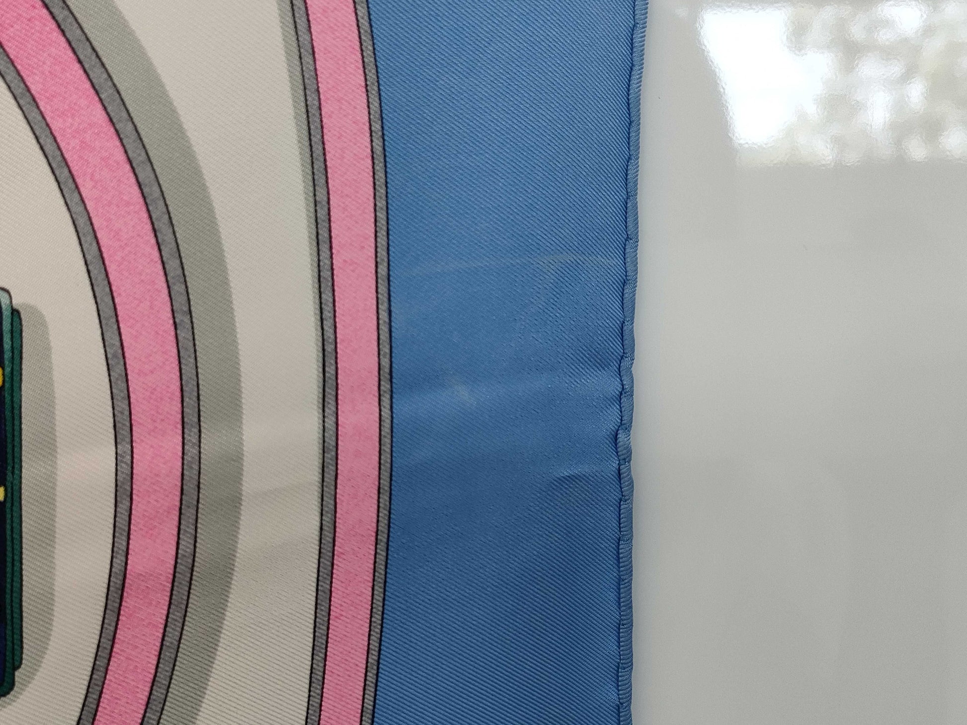 HERMES Carré Pourvu quon ait livresse perfume pattern scarf