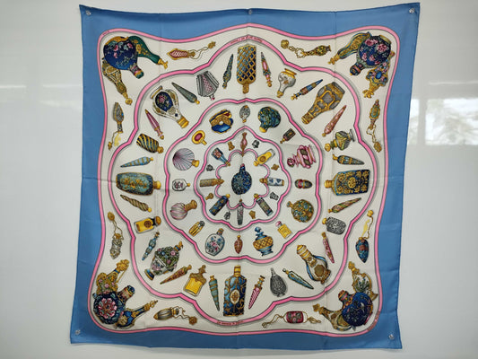 HERMES Carré Pourvu quon ait livresse perfume pattern scarf