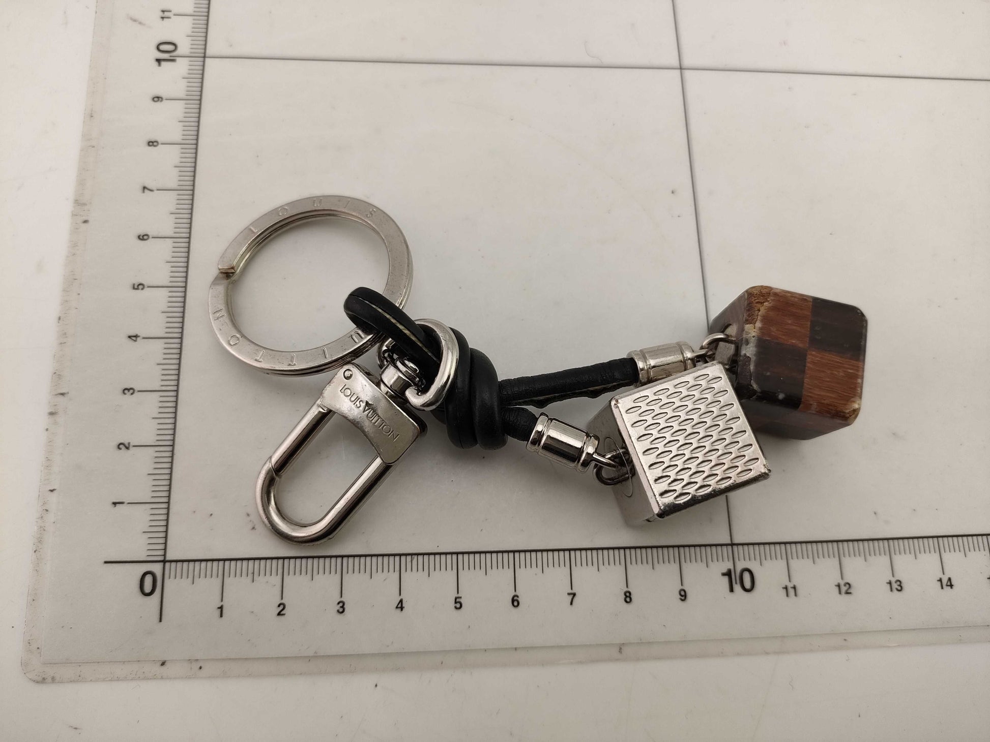 LOUIS VUITTON M61008 Charm