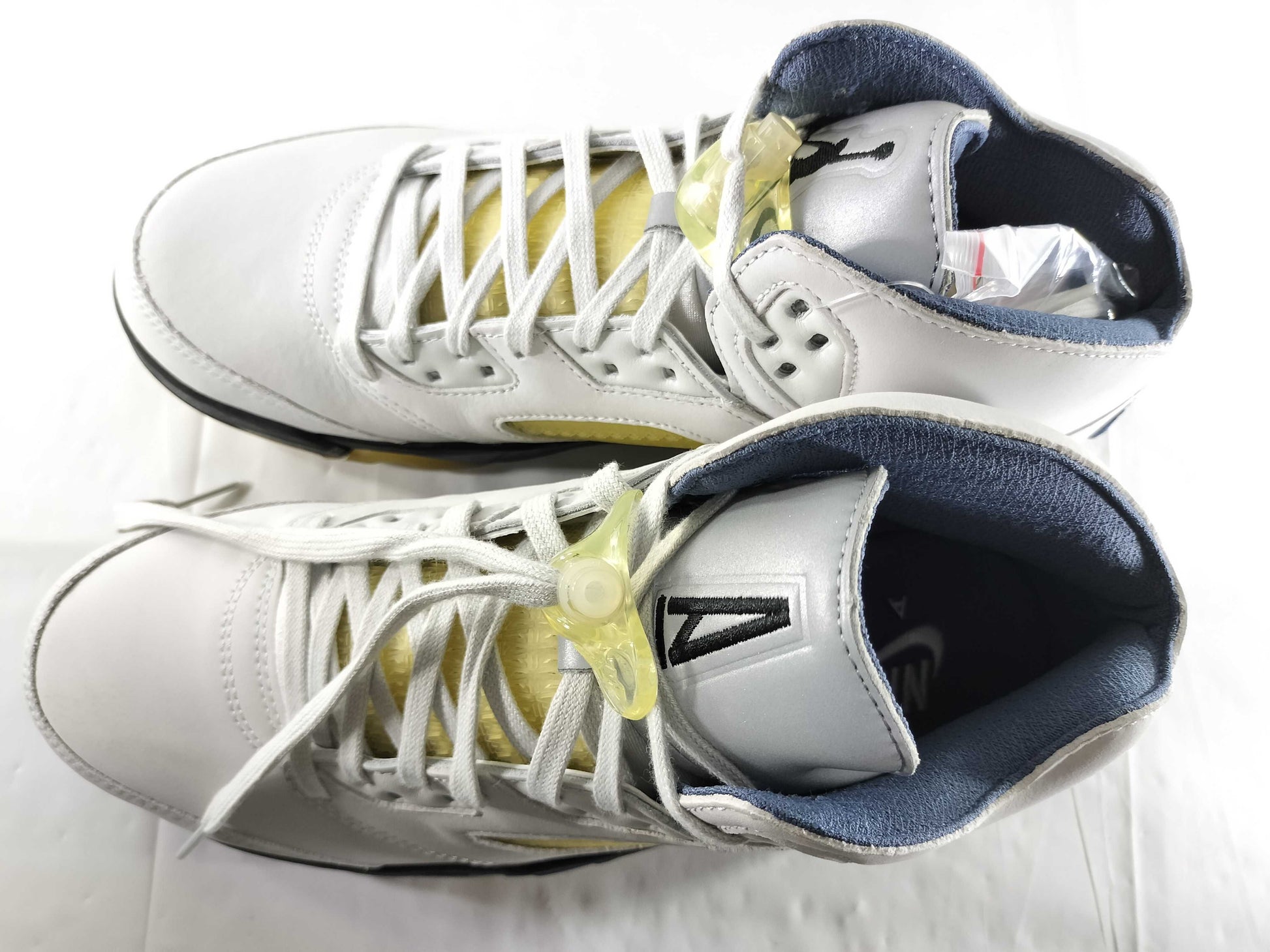 NIKE Air Jordan Amamaniere FZ5758-004 Sneakers