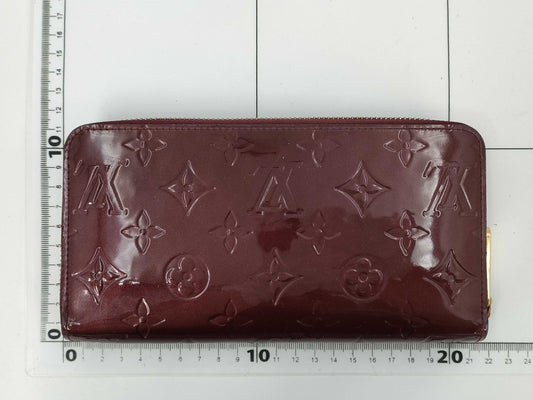 LOUIS VUITTON Vernis Zippy Wallet