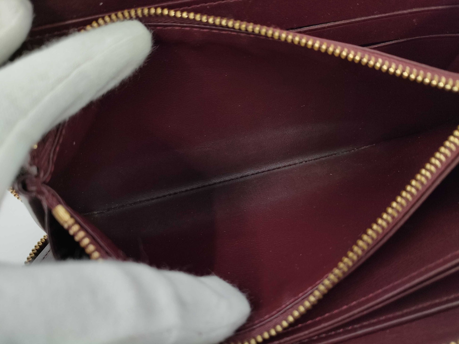 LOUIS VUITTON Vernis Zippy Wallet