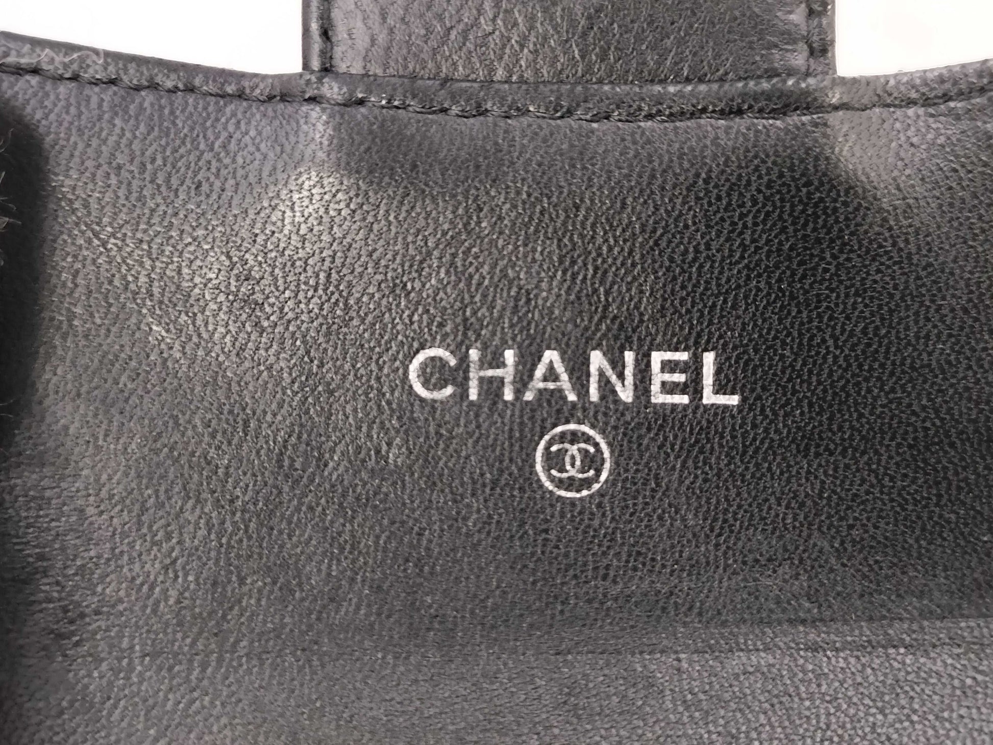 CHANEL Calfskin Matelasse Coin/Card Case with Silver Coco Mark