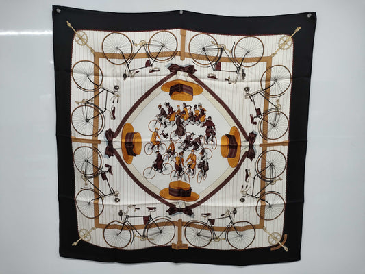 HERMES Carre Hermes LES BECANES Scarf