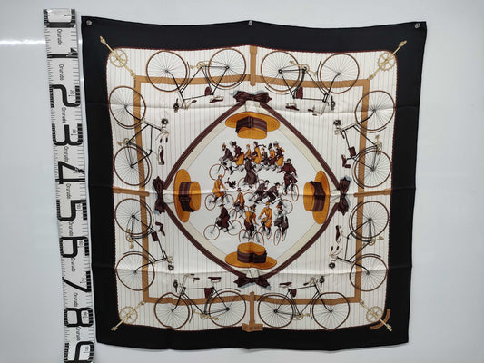HERMES Carre Hermes LES BECANES Scarf