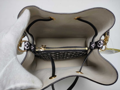 LOUIS VUITTON Monogram NeoNoe Shoulder Bag