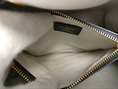 LOUIS VUITTON Monogram NeoNoe Shoulder Bag