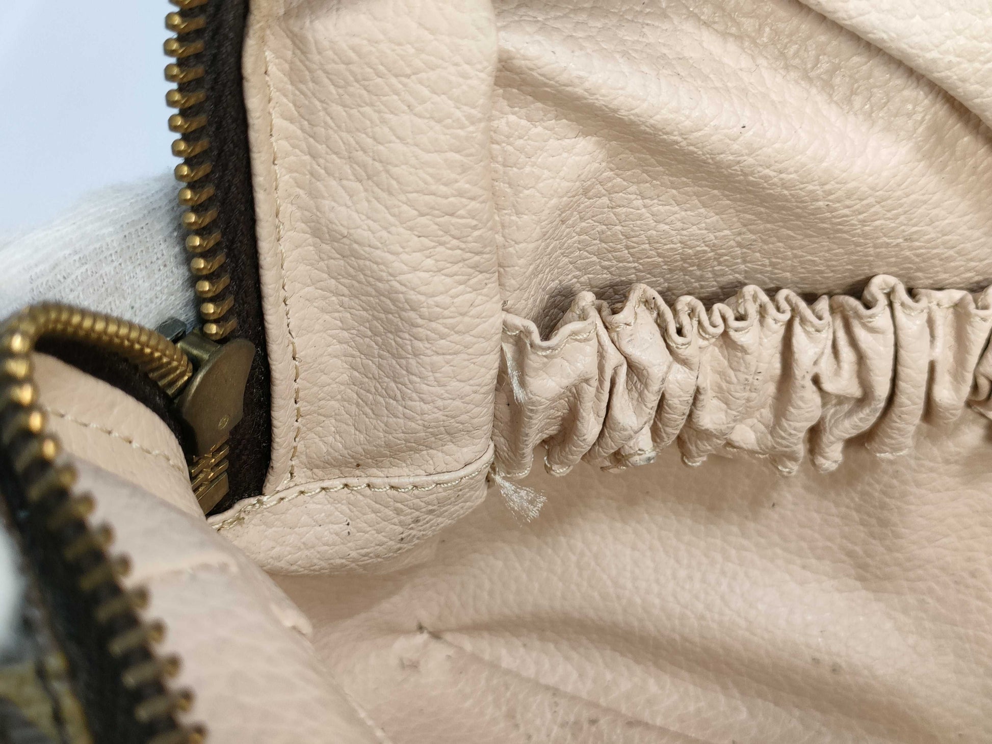 LOUIS VUITTON [Model Number] M47522 Monogram True Toilet 28 Pouch