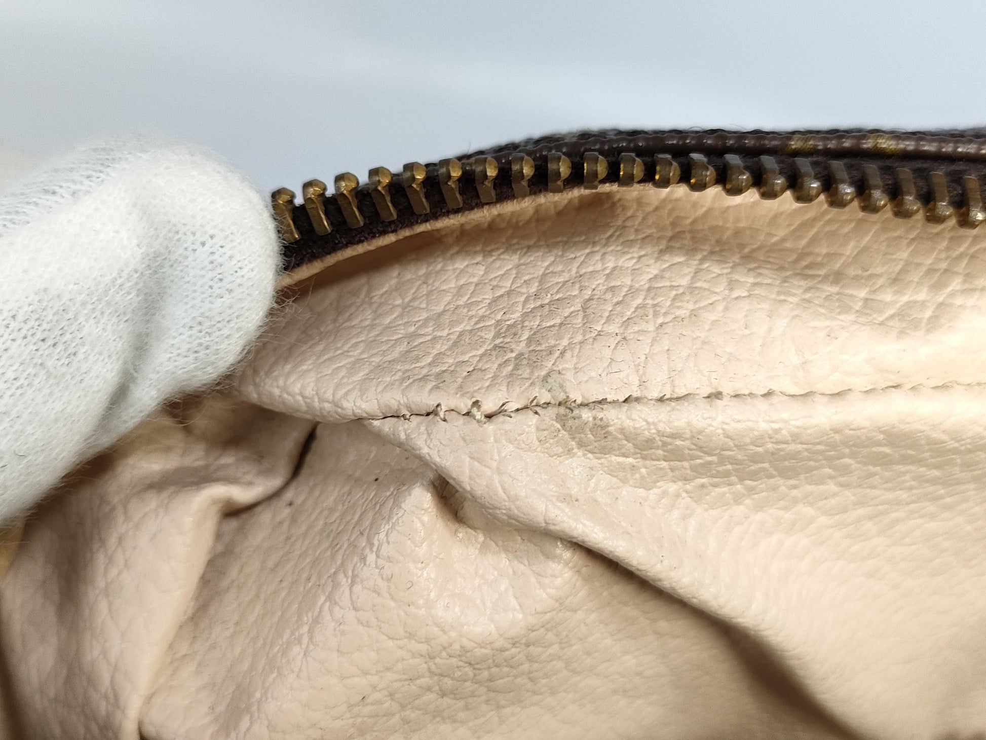 LOUIS VUITTON [Model Number] M47522 Monogram True Toilet 28 Pouch