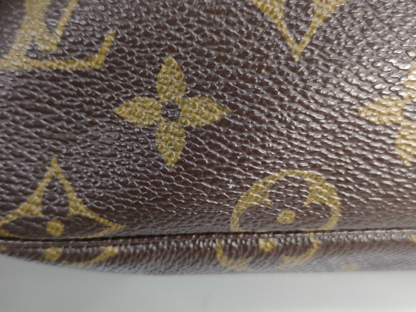 LOUIS VUITTON [Model Number] M47522 Monogram True Toilet 28 Pouch