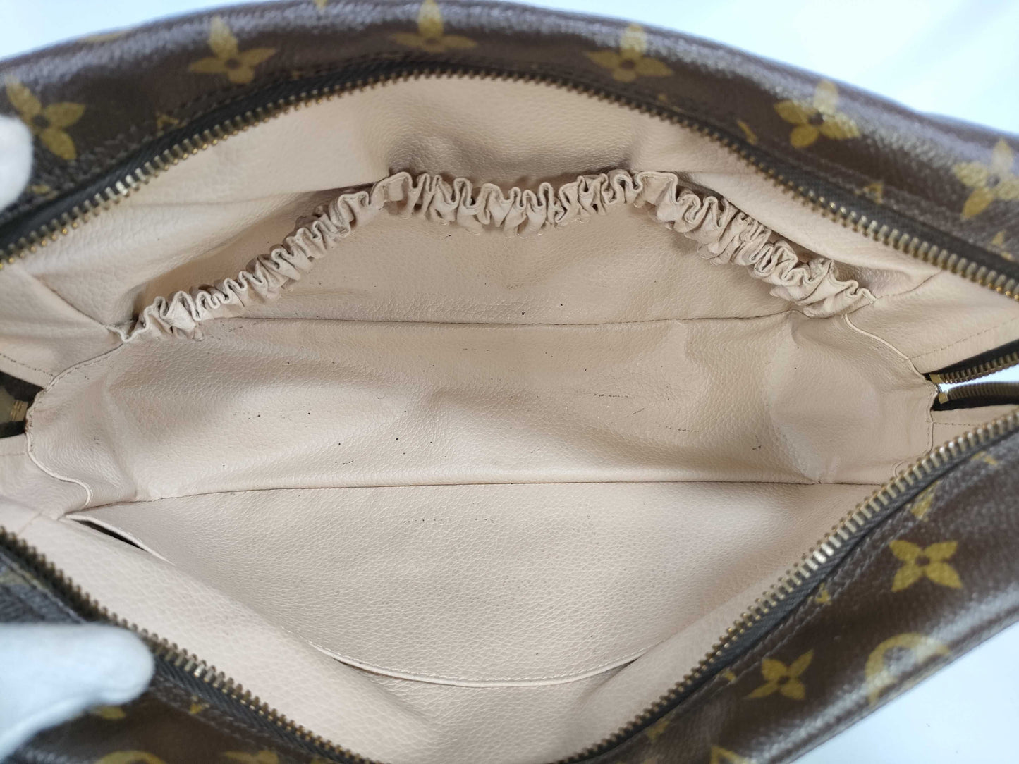 LOUIS VUITTON [Model Number] M47522 Monogram True Toilet 28 Pouch