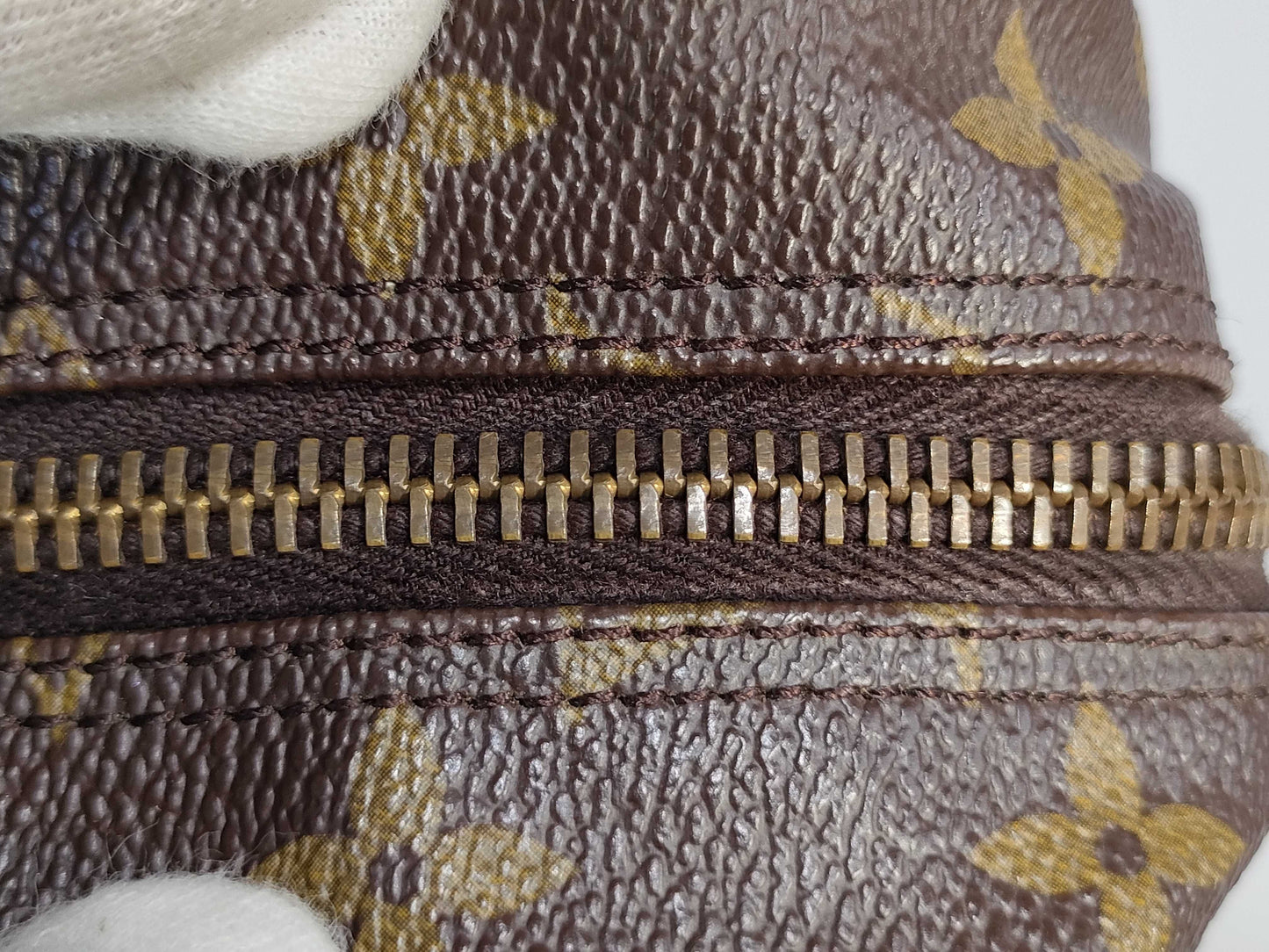 LOUIS VUITTON [Model Number] M47522 Monogram True Toilet 28 Pouch
