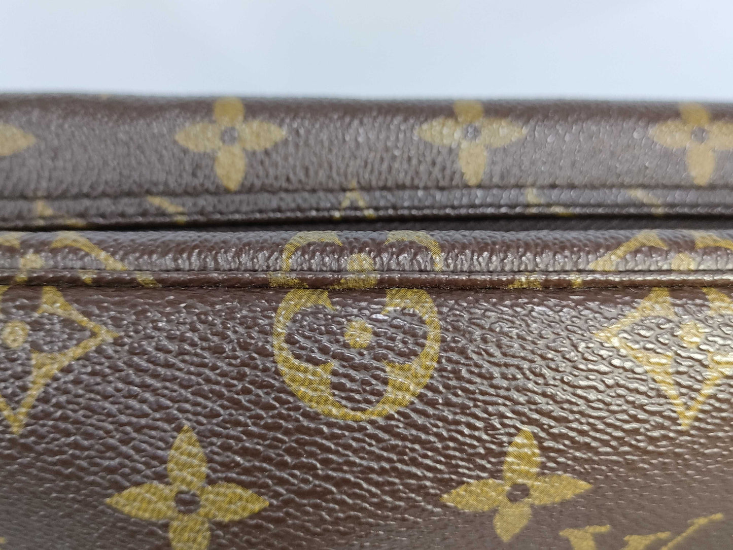 LOUIS VUITTON [Model Number] M47522 Monogram True Toilet 28 Pouch
