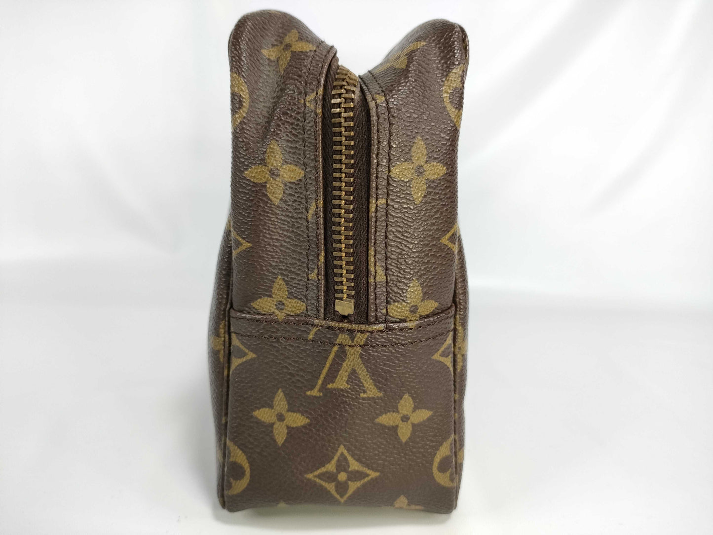 LOUIS VUITTON [Model Number] M47522 Monogram True Toilet 28 Pouch