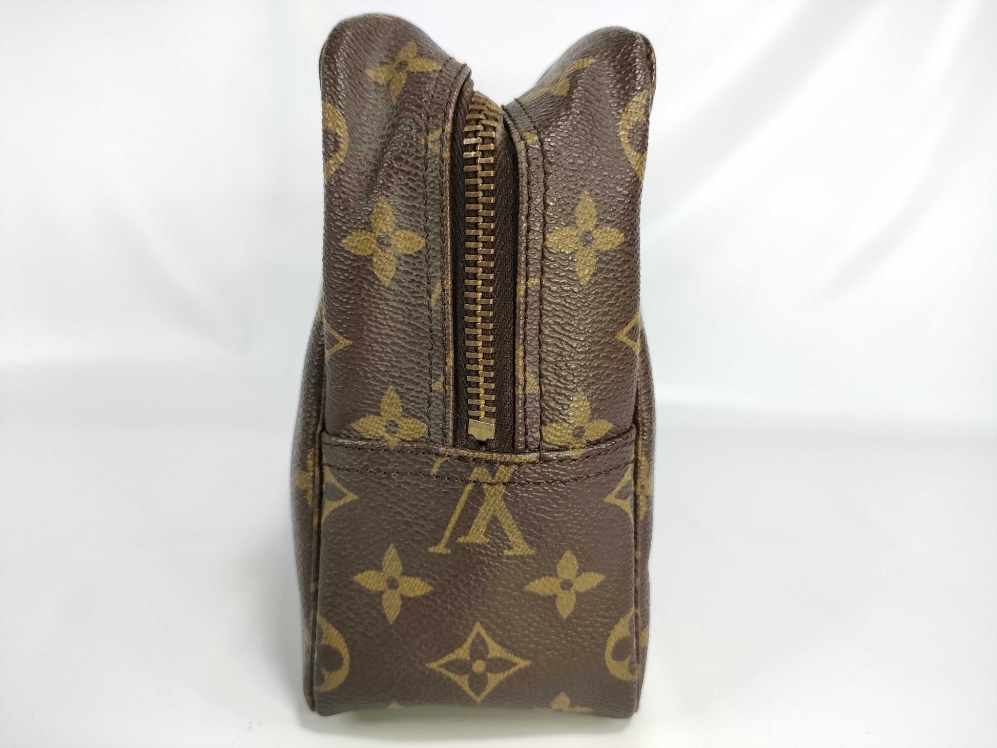 LOUIS VUITTON [Model Number] M47522 Monogram True Toilet 28 Pouch