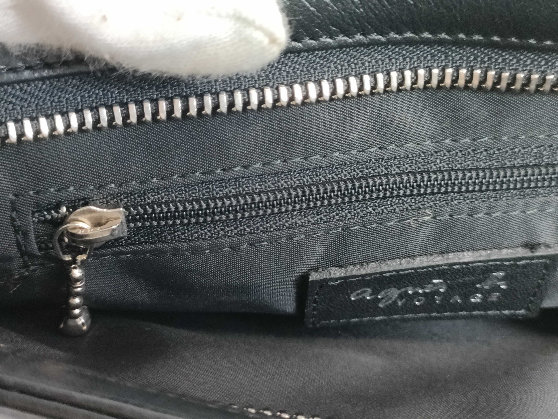 agnes b. one-shoulder leather shoulder bag