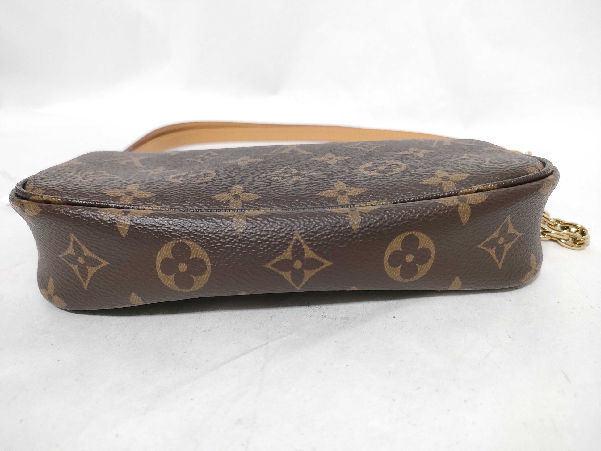 LOUIS VUITTON Monogram Ivy Wallet Chain M81911 RFID Enabled Shoulder Bag