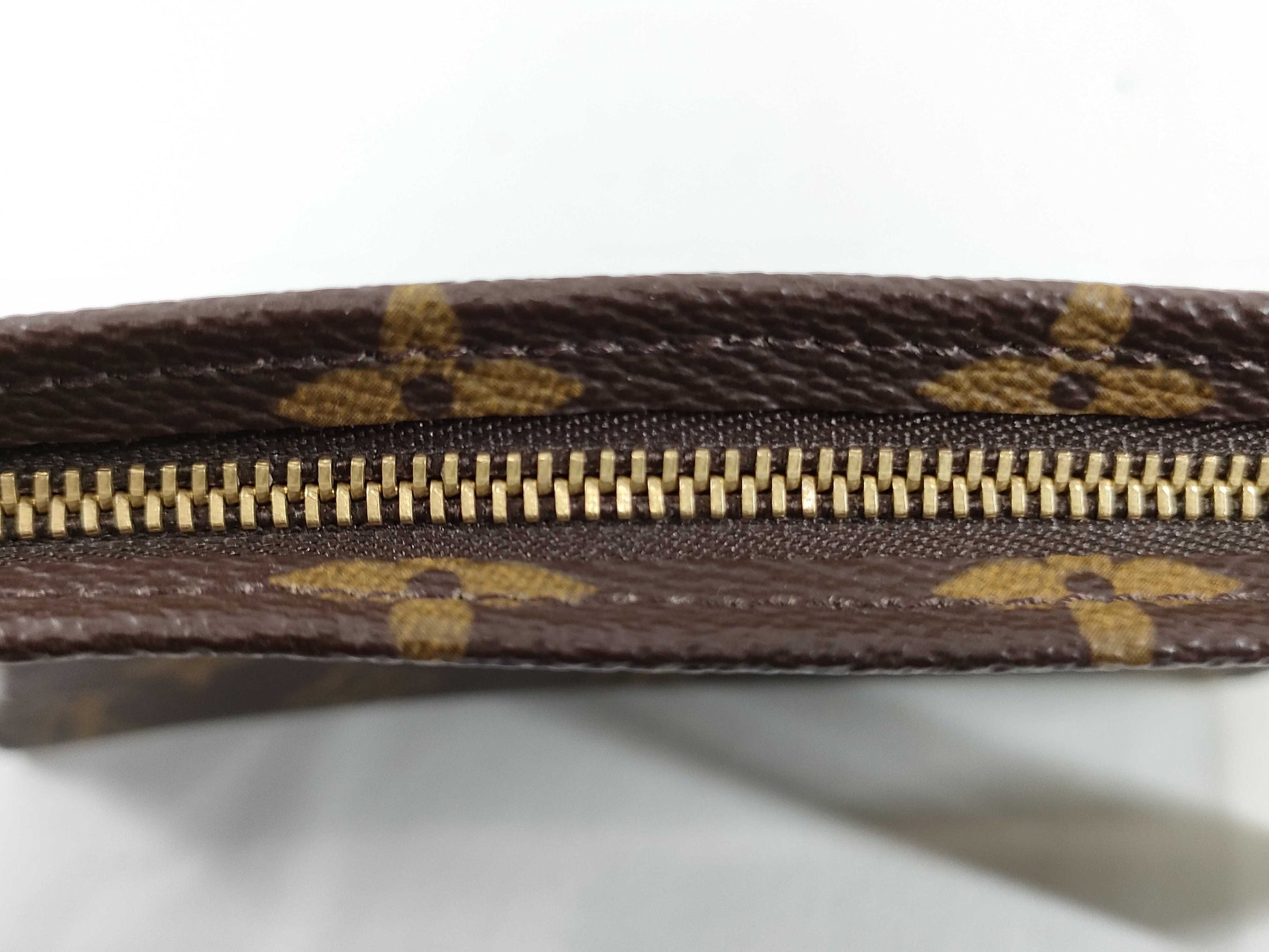 LOUIS VUITTON M47544 Monogram Poche Toilette 19 Clutch Bag