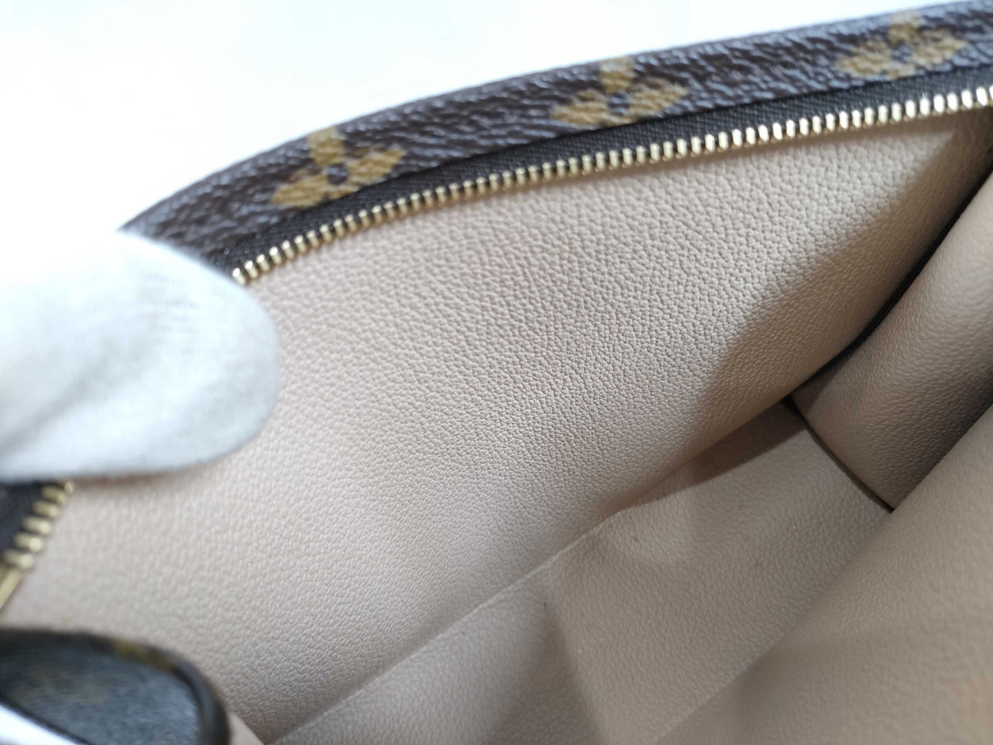 LOUIS VUITTON M47544 Monogram Poche Toilette 19 Clutch Bag