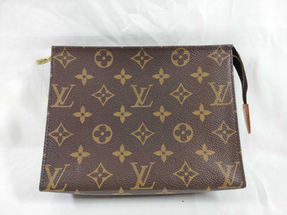 LOUIS VUITTON M47544 Monogram Poche Toilette 19 Clutch Bag